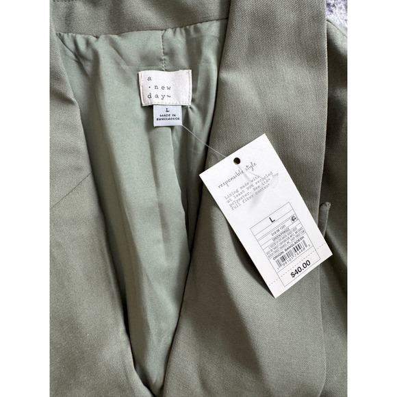 Blazer - Picture 2 of 2